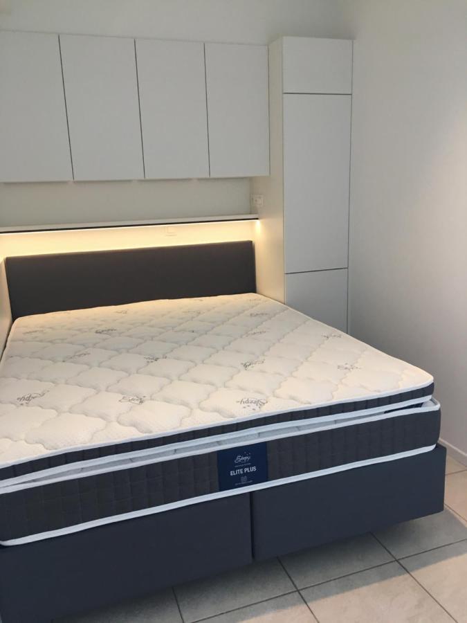 Studio 4 Pers Met Frontaal Zeezicht & Prive Zwembad Oostende 外观 照片